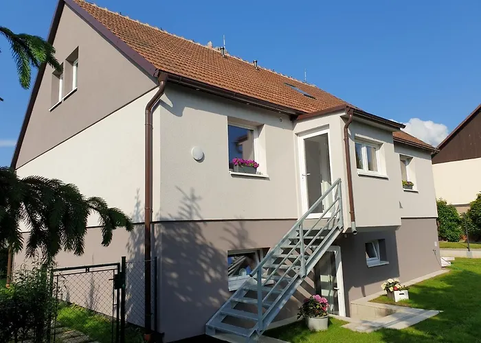 民宿 Adr100 *